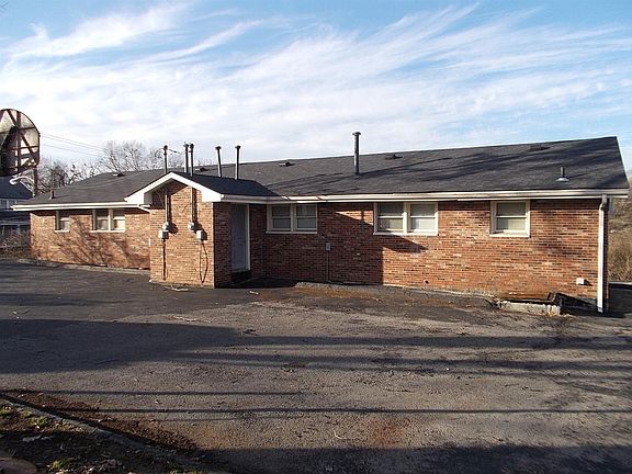 3rd image of 403 N Maysville St