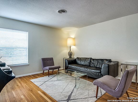 5th image of 111 Atwater Dr