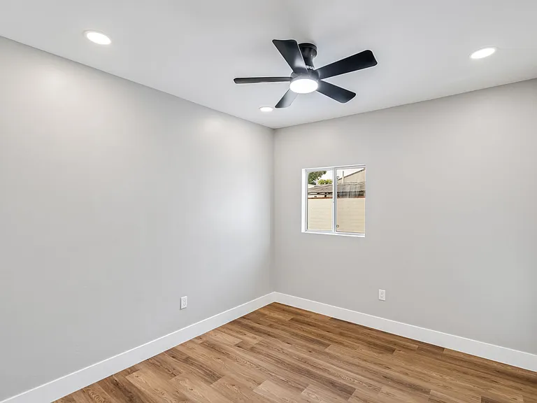 4286 Marlborough Ave — Photo 7