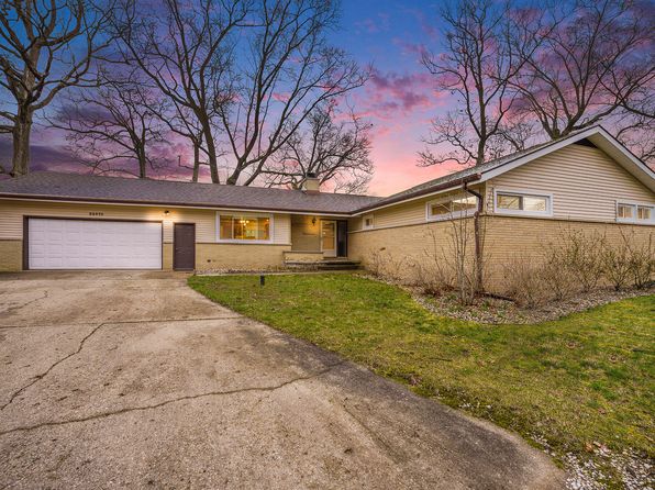 52473 Sheridan Rd, Paw Paw, MI 49079