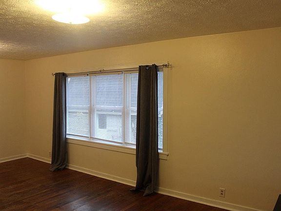 4th image of 203 S Clark St