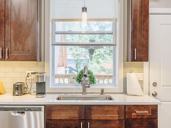 5th image of 1752 W Catalpa Ave #2W