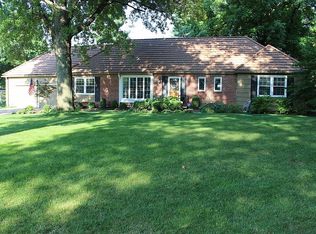 9221 Wenonga Rd, Leawood, KS 66206