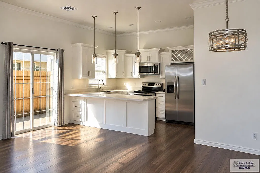 3 bed, 2.5 bath, 1470 sqft, $1,800 — Photo 4