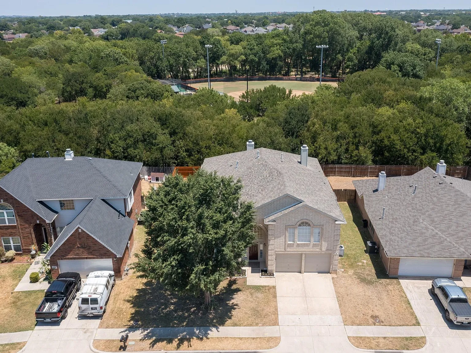 4729 Woodhaven Lane — Photo 3