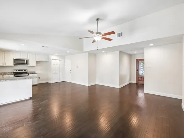 402 W Springdale Ln, Grand Prairie, TX 75052