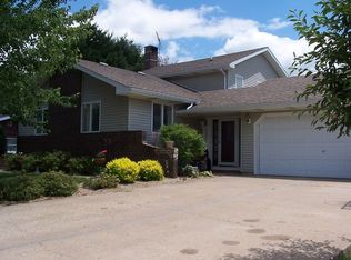 112 Meadowview Dr, Rushville, IL 62681