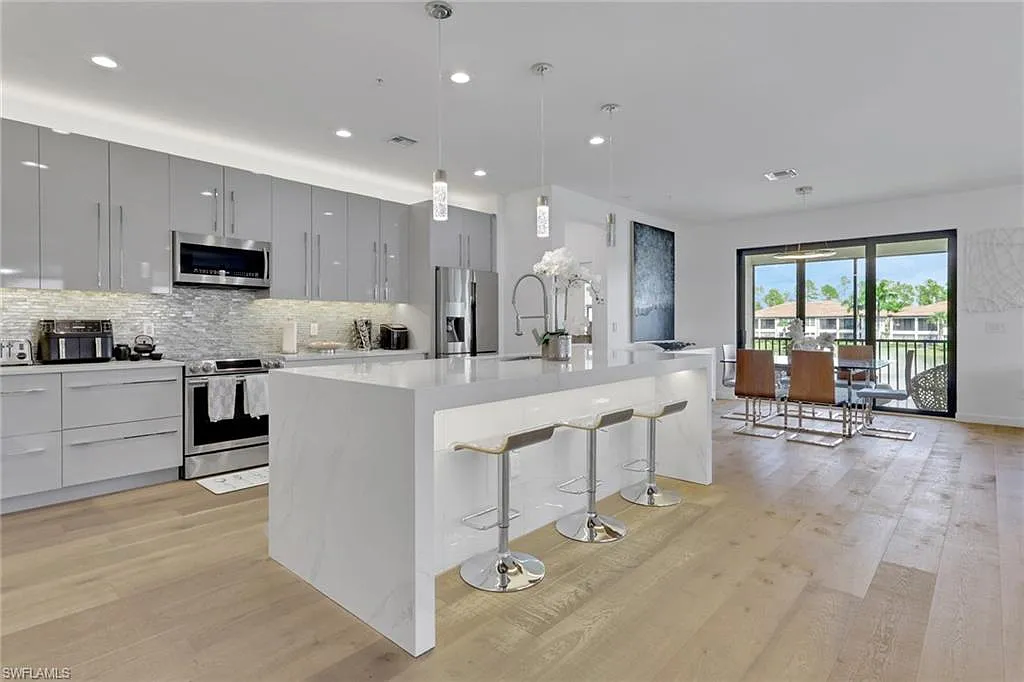 3 bed, 2.0 bath, 2152 sqft, $3,550 — Photo 4