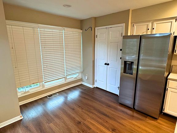 3rd image of 701 Driftwood Ln