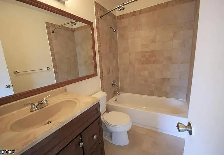 24 Kirby Ln #24 — Photo 9