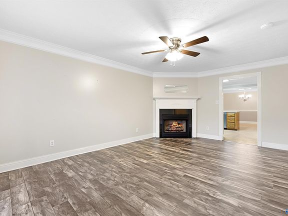 5th image of 734 Martin St SW