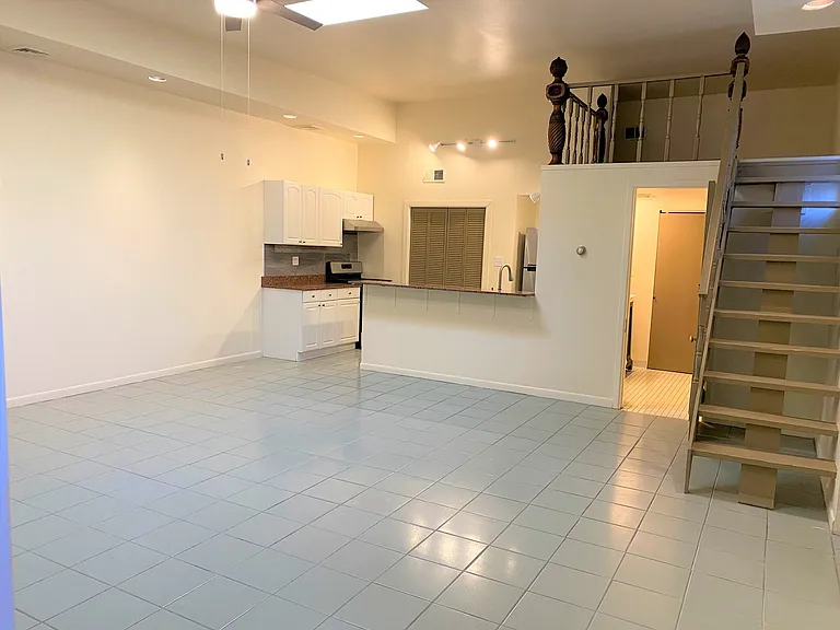 1841 W Chicago Ave #1R — Photo 4