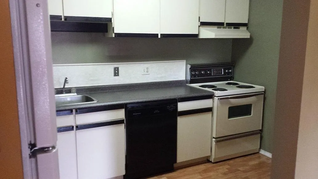 275 Kingsmere Blvd — Photo 3