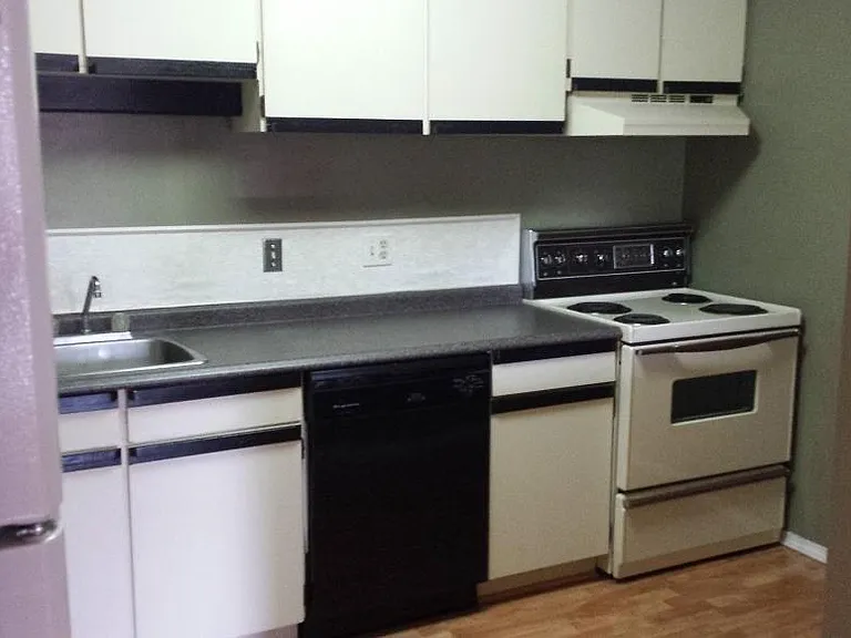 275 Kingsmere Blvd — Photo 3