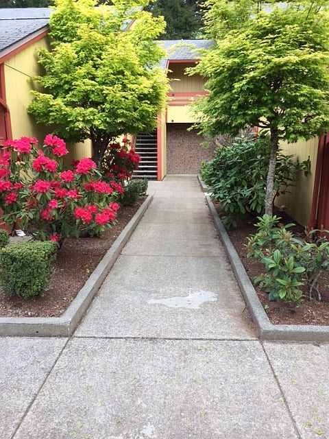 Walkway/entrance