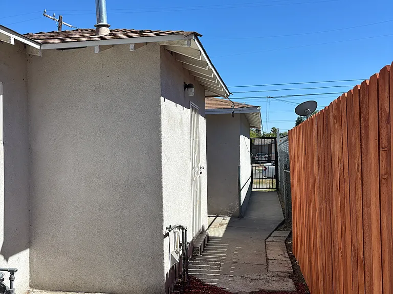 218 E 10th St #218 — Photo 16