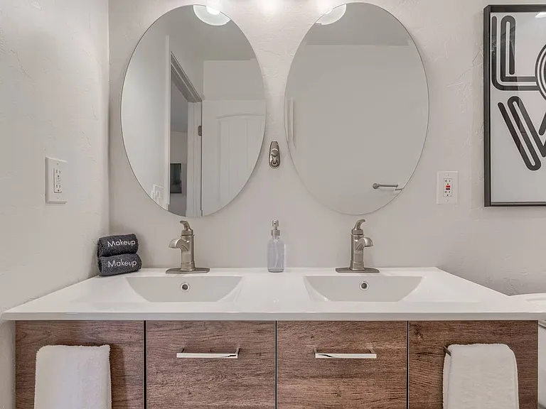 Los Altos — Photo 15