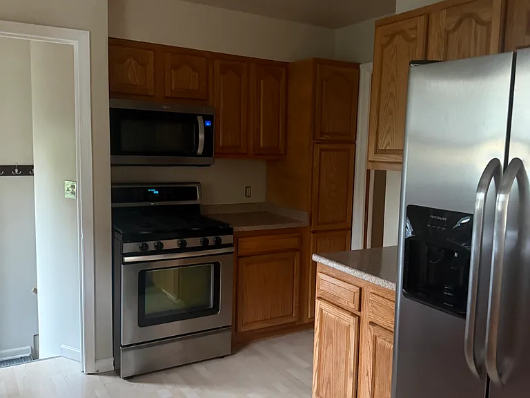 24305 Carlysle St — Photo 7