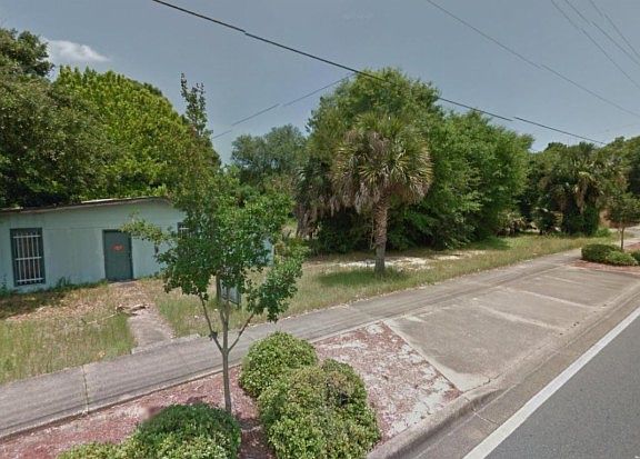 2nd image of 2304 N E St