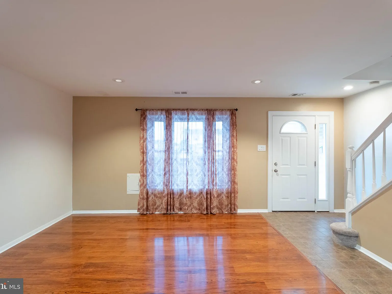 3 bed, 2.5 bath, 2051 sqft, $2,700 — Photo 4
