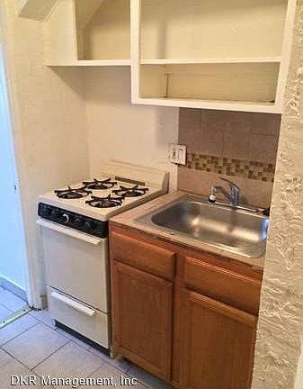 4th image of 1258 N Orange Grove Ave #2