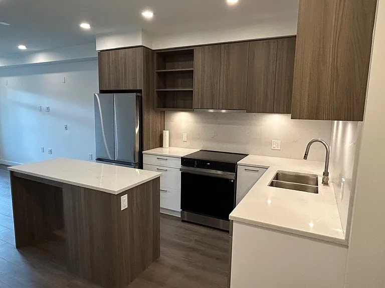 82 1st St #4XX — Photo 4