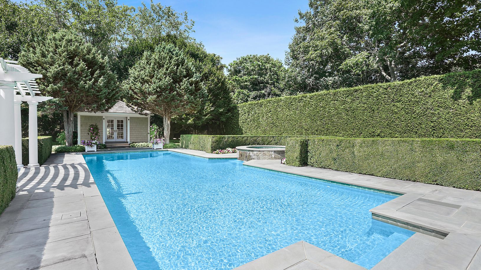 Chic pool, hot tub, pool house