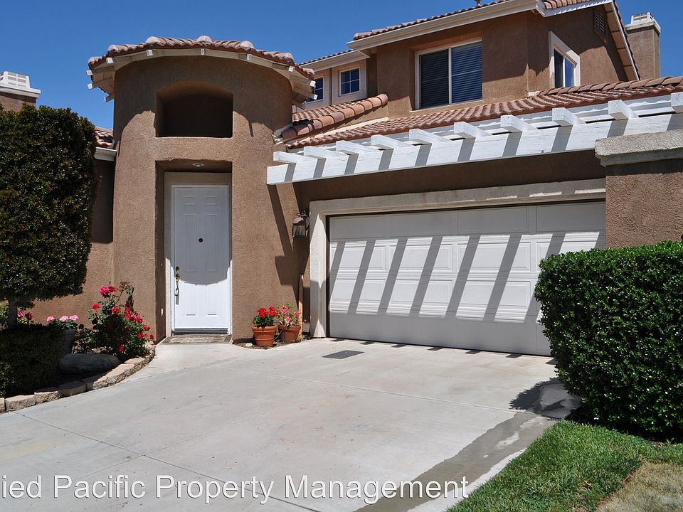 1st image of 33942 Pinehurst Dr