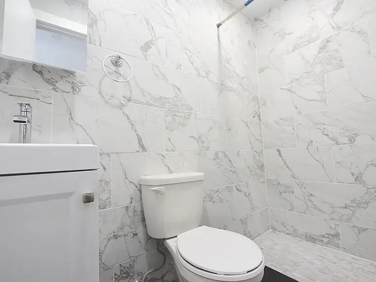 70-80 Kenmare St #3 — Photo 6