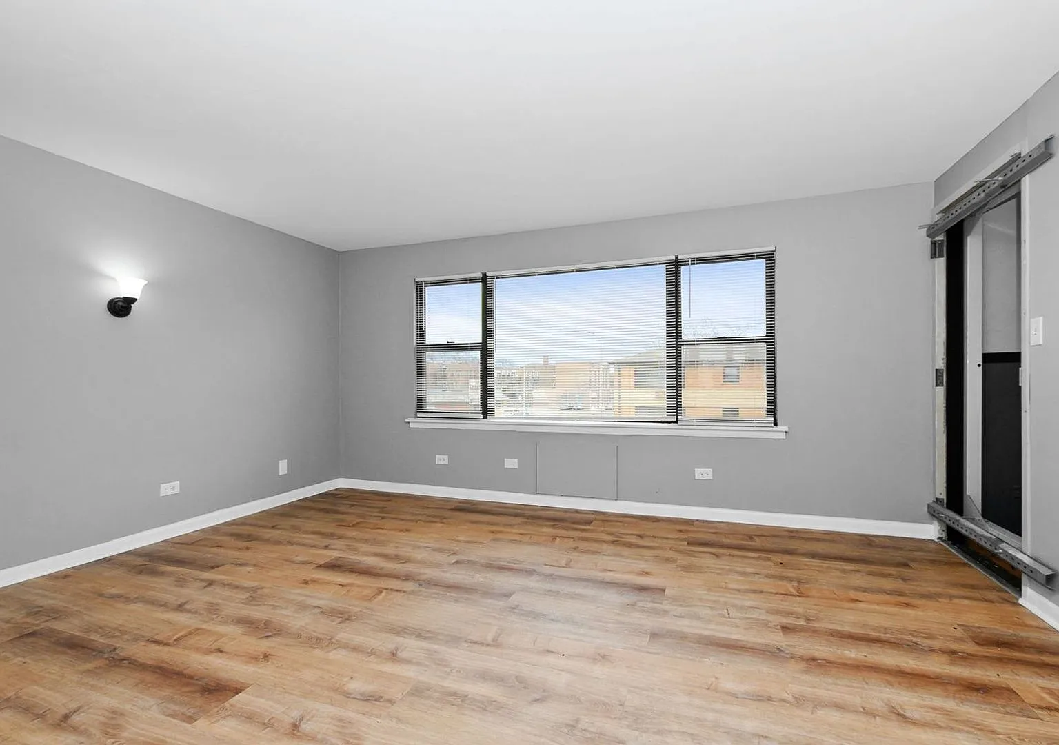7900 S. Paxton Ave. — Photo 3