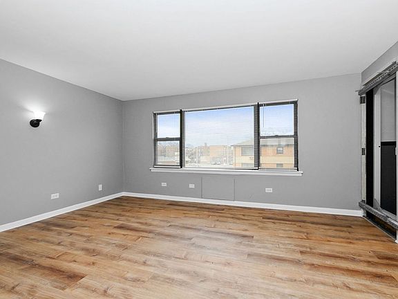3rd image of 7900 S Paxton Ave APT 3H