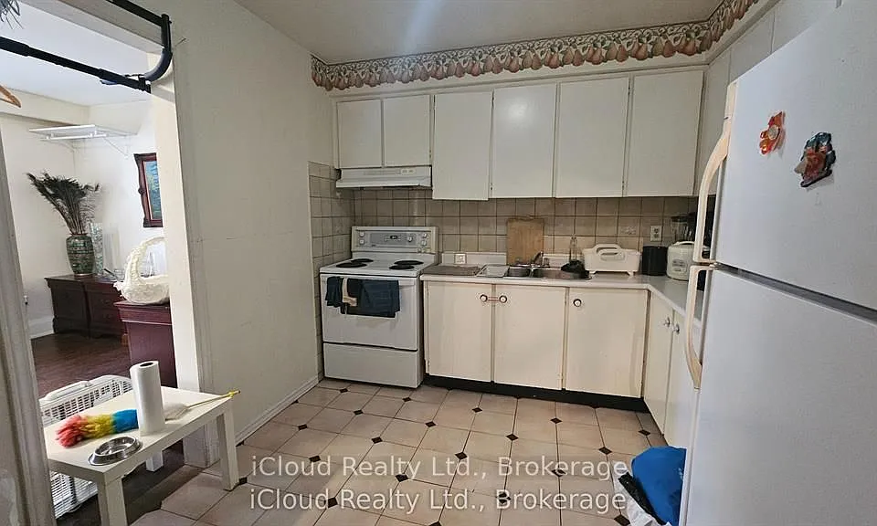 1847 Lawrence Ave E #2