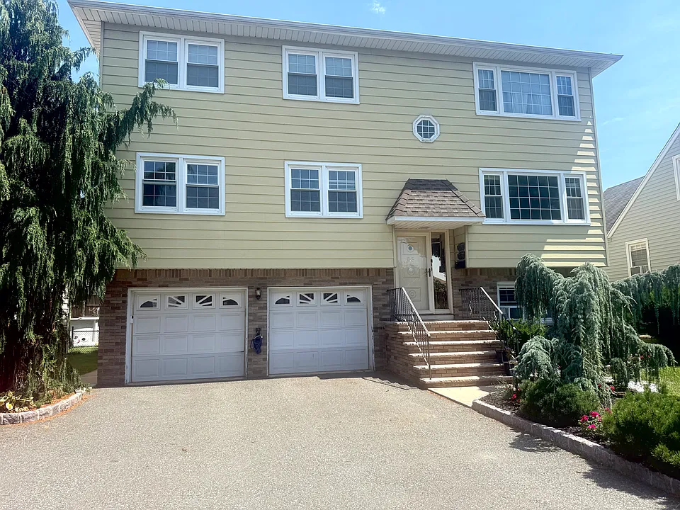 33 Kossuth St #1