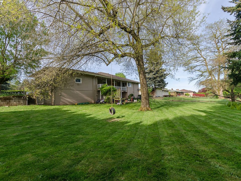 2nd image of 4009 NE 47th St