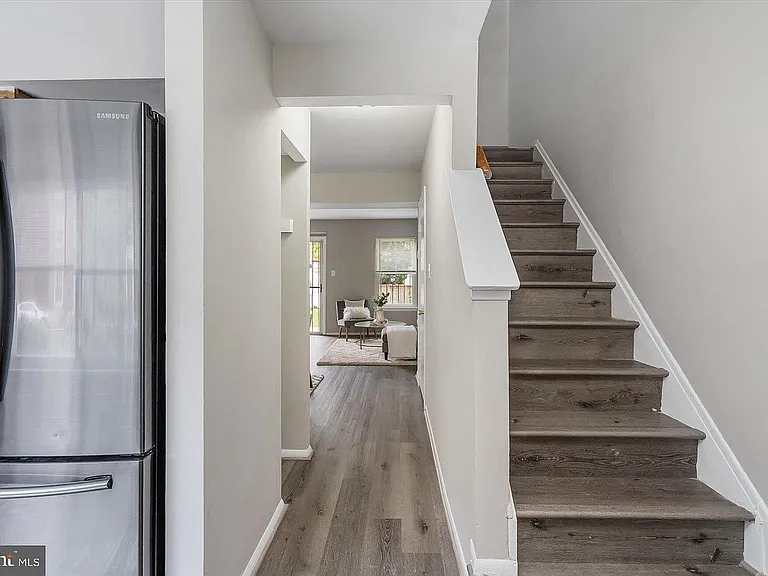 1212 Valley St — Photo 4