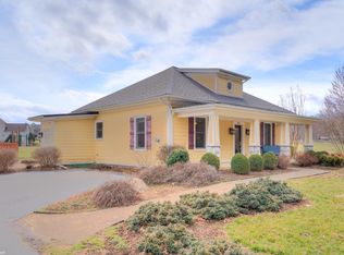 902 Mount Tabor Rd, Blacksburg, VA 24060