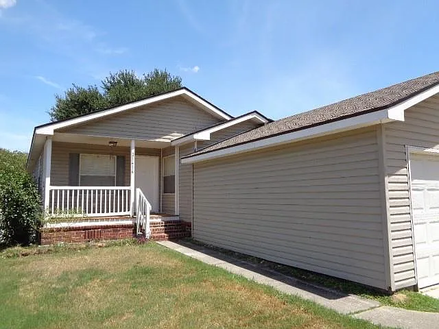 3 bed, 2.0 bath, 1490 sqft, $1,600 — Photo 3