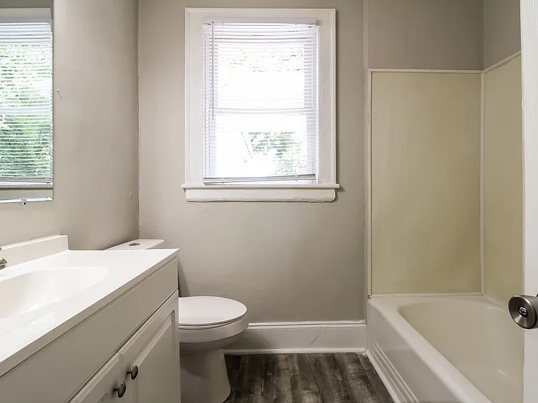 14485_028_bathroom_13157935.jpg