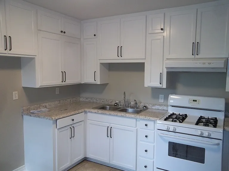 2832 Holiday Ln — Photo 7