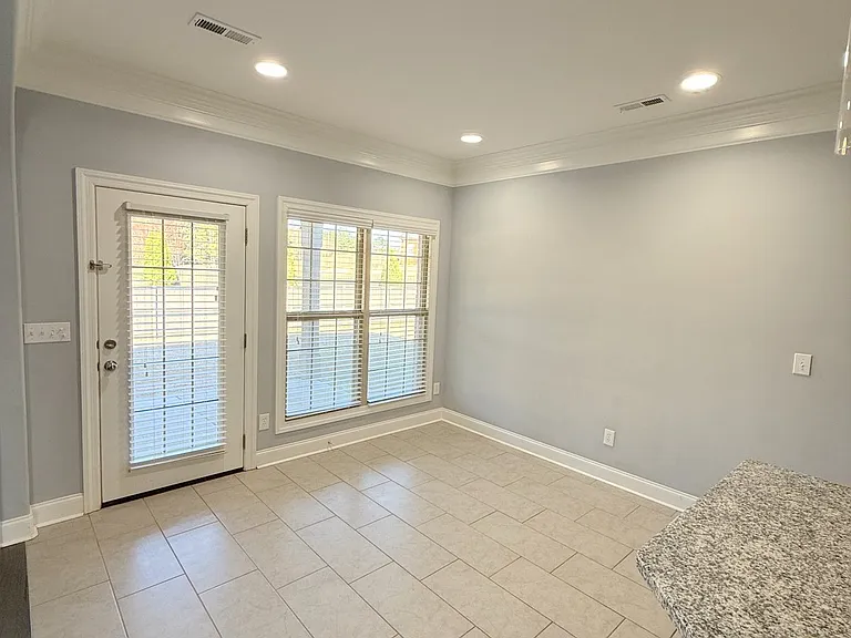 218 Woodgrove Dr NW — Photo 10