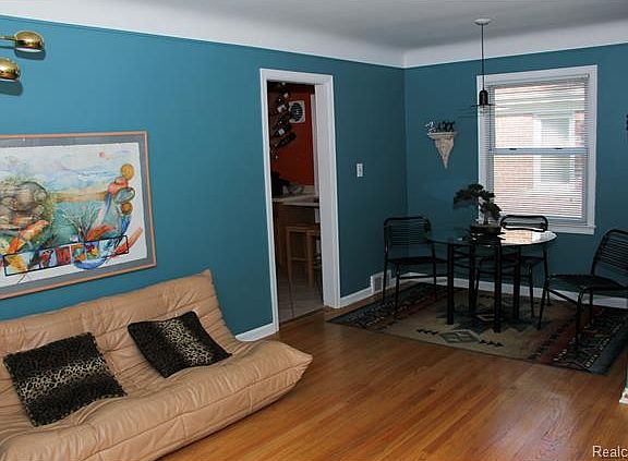 4th image of 425 E La Salle Ave