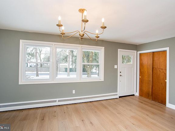 5th image of 527 Lexington Ave