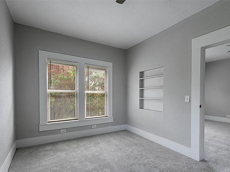 200 W Caroline St #A — Photo 21