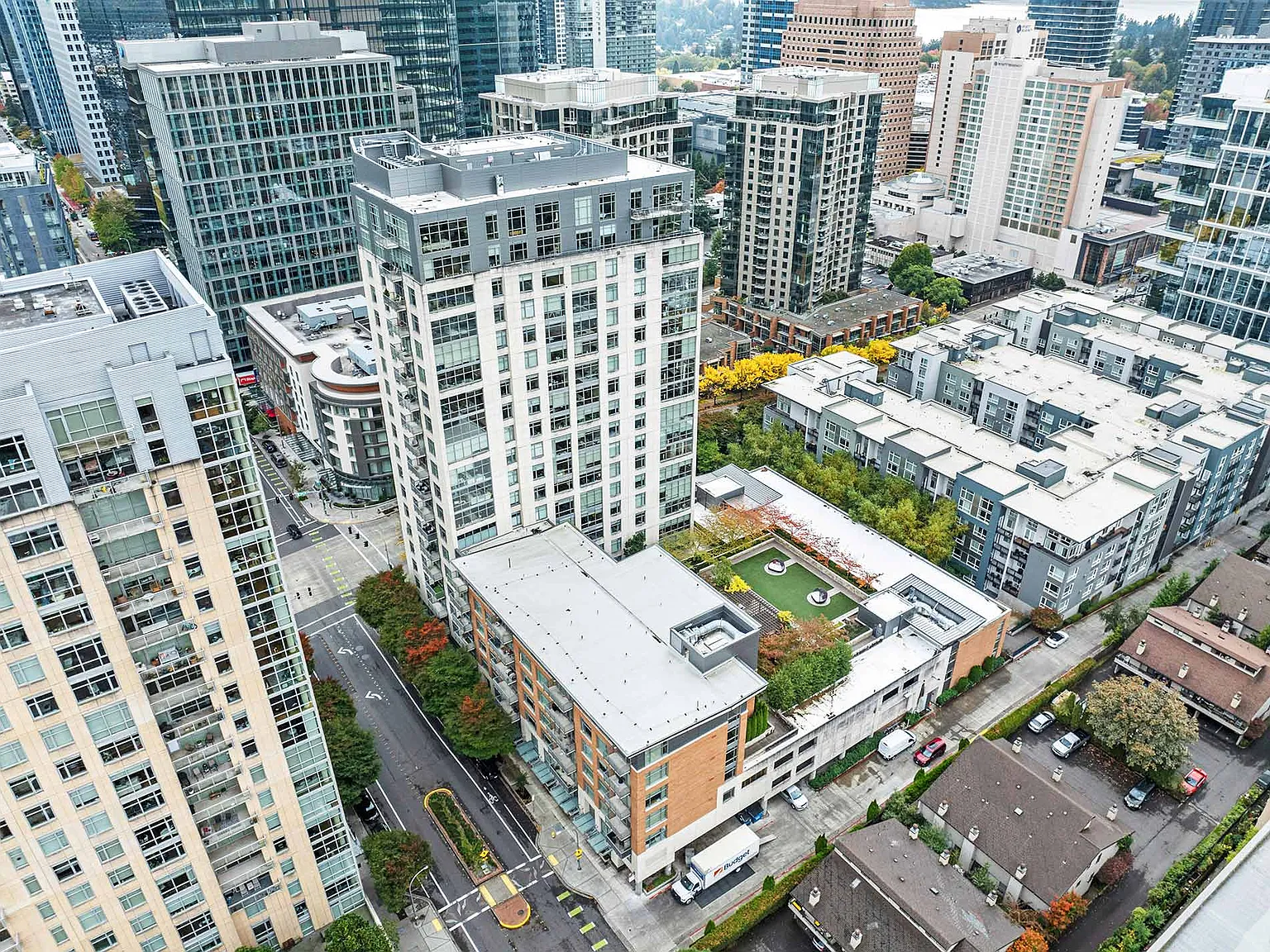 Ashton Bellevue — Photo 2