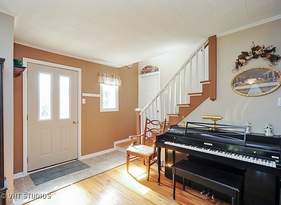 2nd image of 701 S Cedarwood Cir