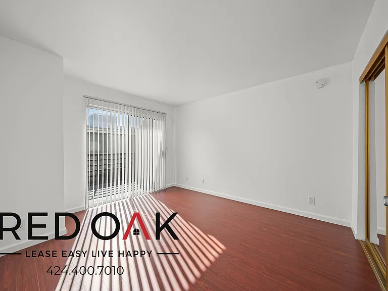 937 10th St #7 — Photo 11