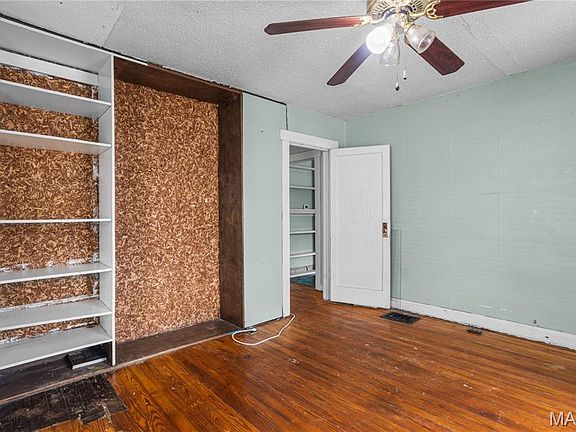 5th image of 1155 Hall St