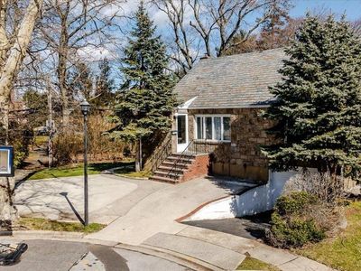 1 Hawthorne Lane, Valley Stream, NY, 11581