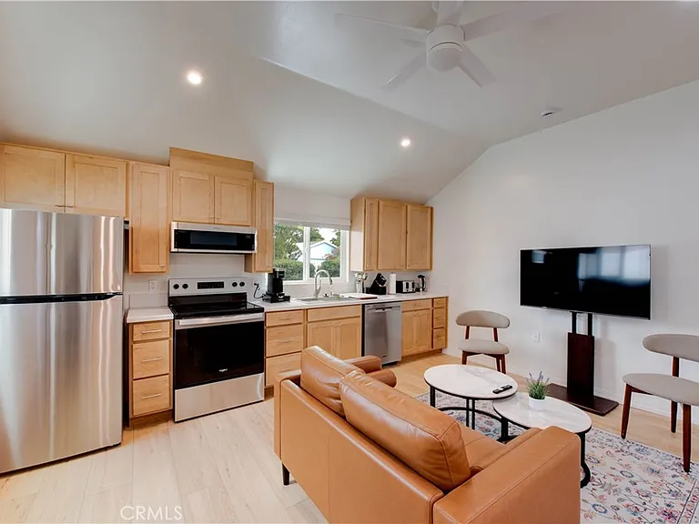 7321 Kelvin Ave — Photo 5