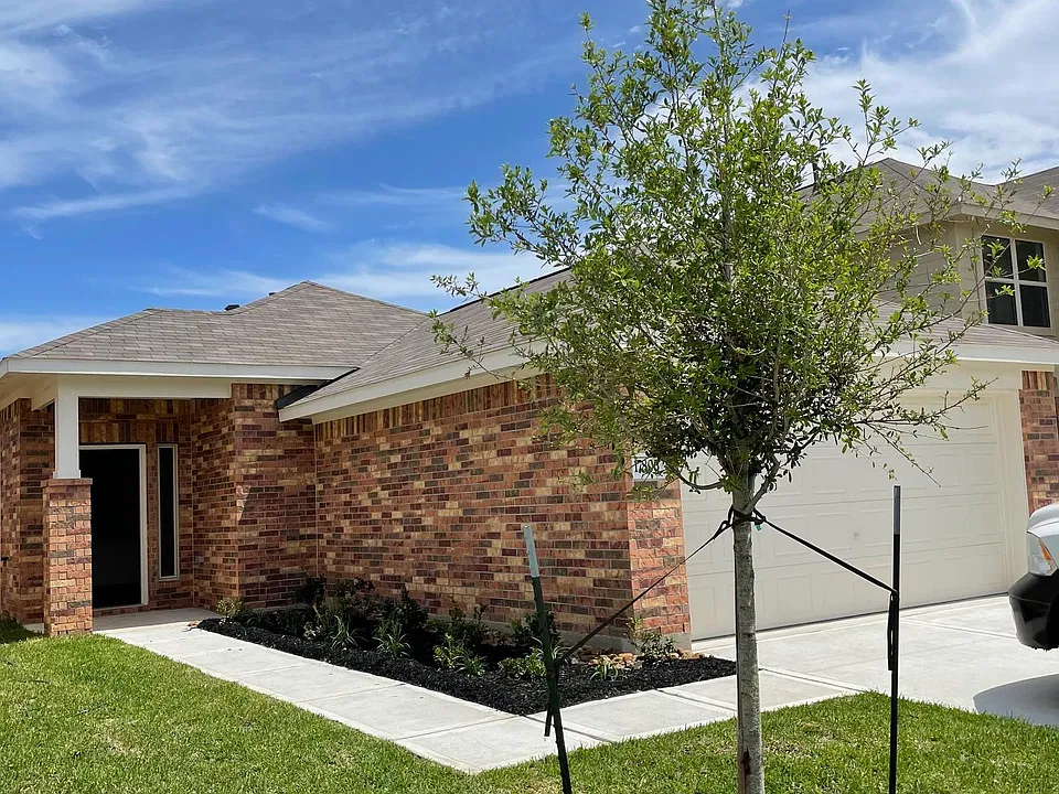 17806 Grove Hill Dr